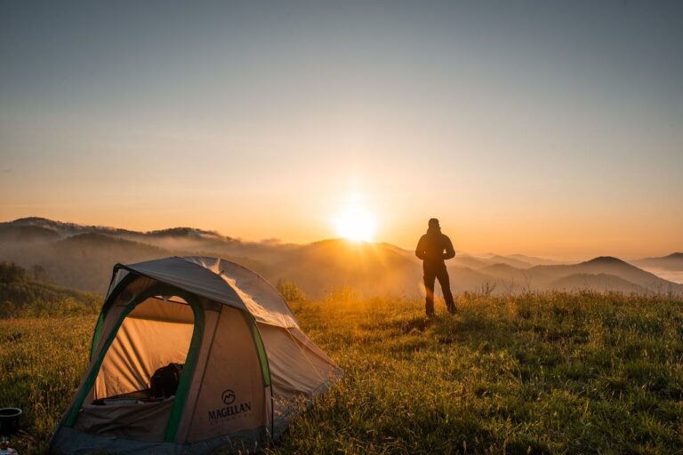 Read more about the article Hiking and Camping: Unleashing the Full Adventure