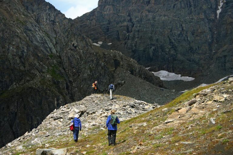 Read more about the article Hiking in the Canadian Rockies: A Wilderness Wonderland