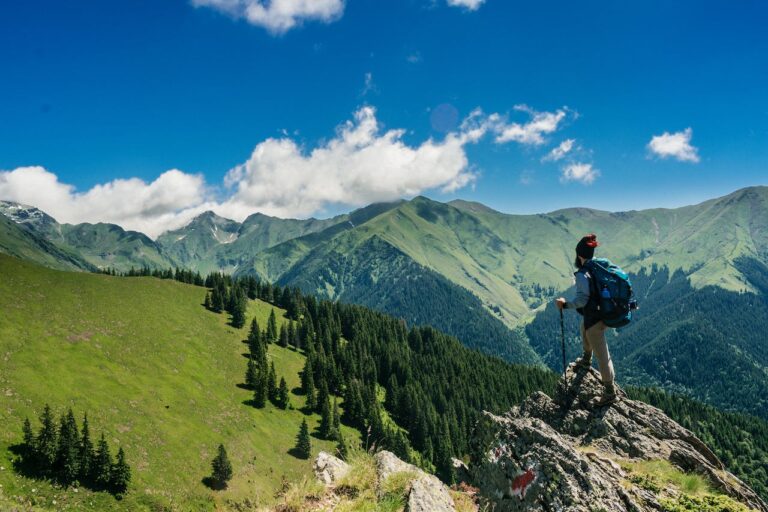 Read more about the article Solo Hiking Adventures: Thrilling Experiences in Ultimate Hiking Destinations Around the World